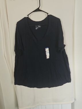 Terra & Sky Navy V-Neck Short Sleeve Top